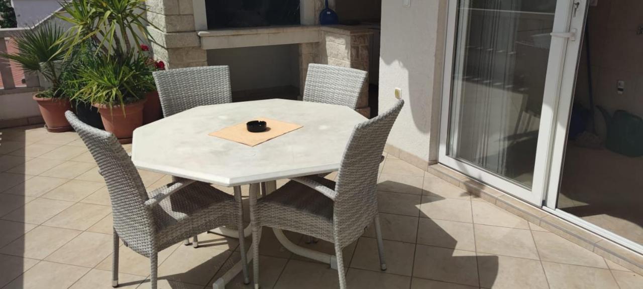 Happy Basset Terrace Apartment Makarska Exterior photo
