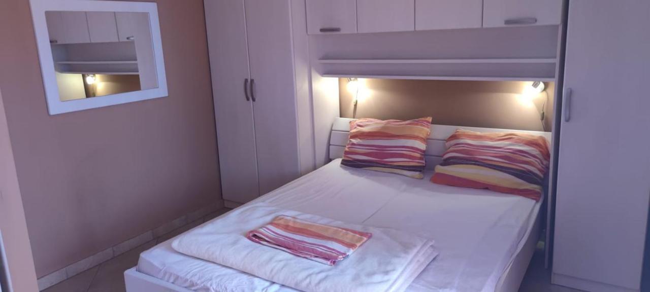 Happy Basset Terrace Apartment Makarska Exterior photo
