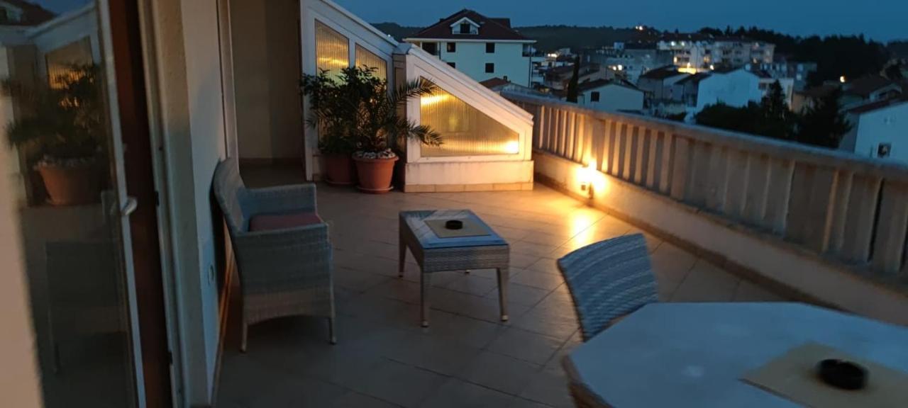 Happy Basset Terrace Apartment Makarska Exterior photo