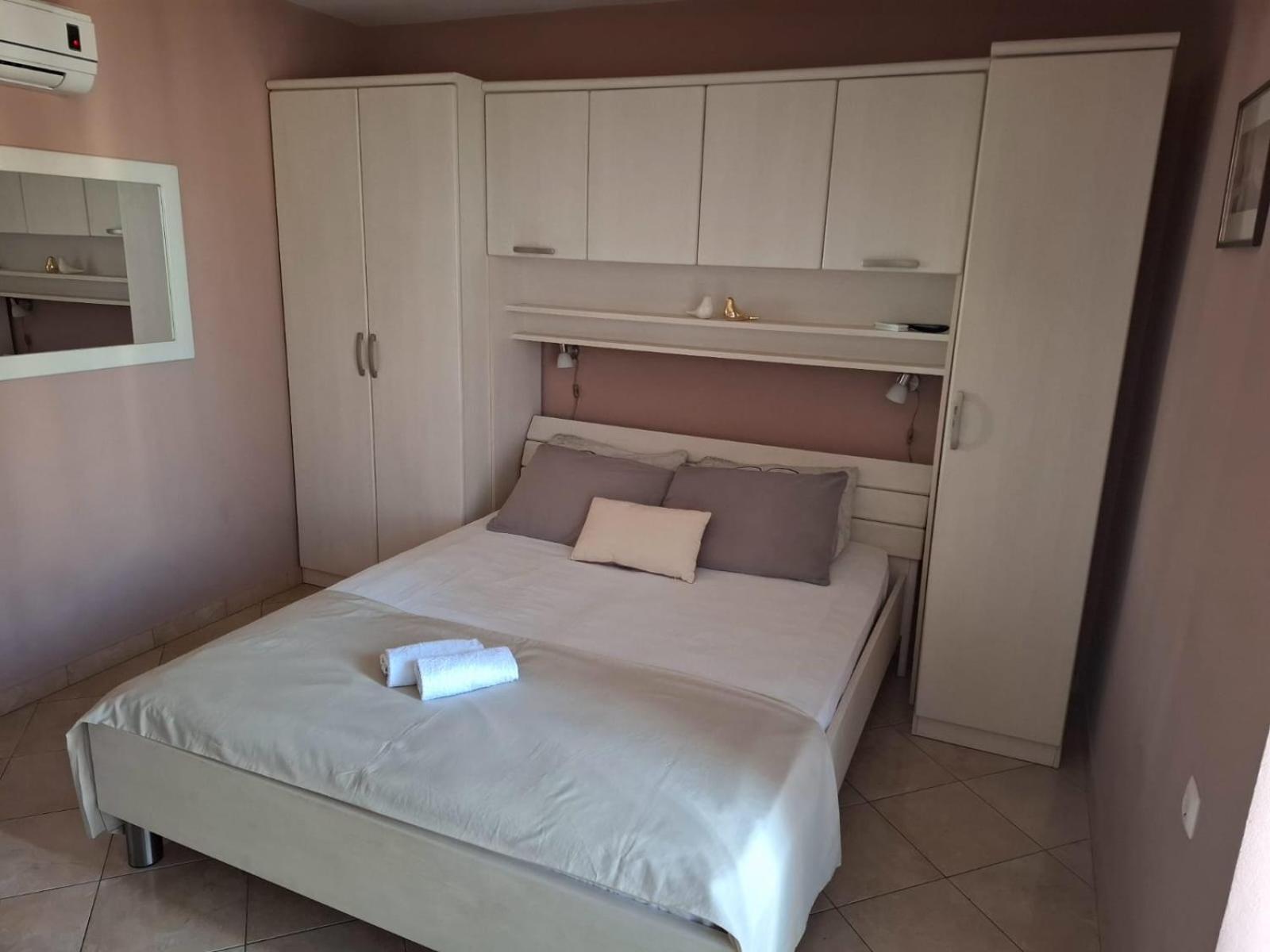 Happy Basset Terrace Apartment Makarska Exterior photo