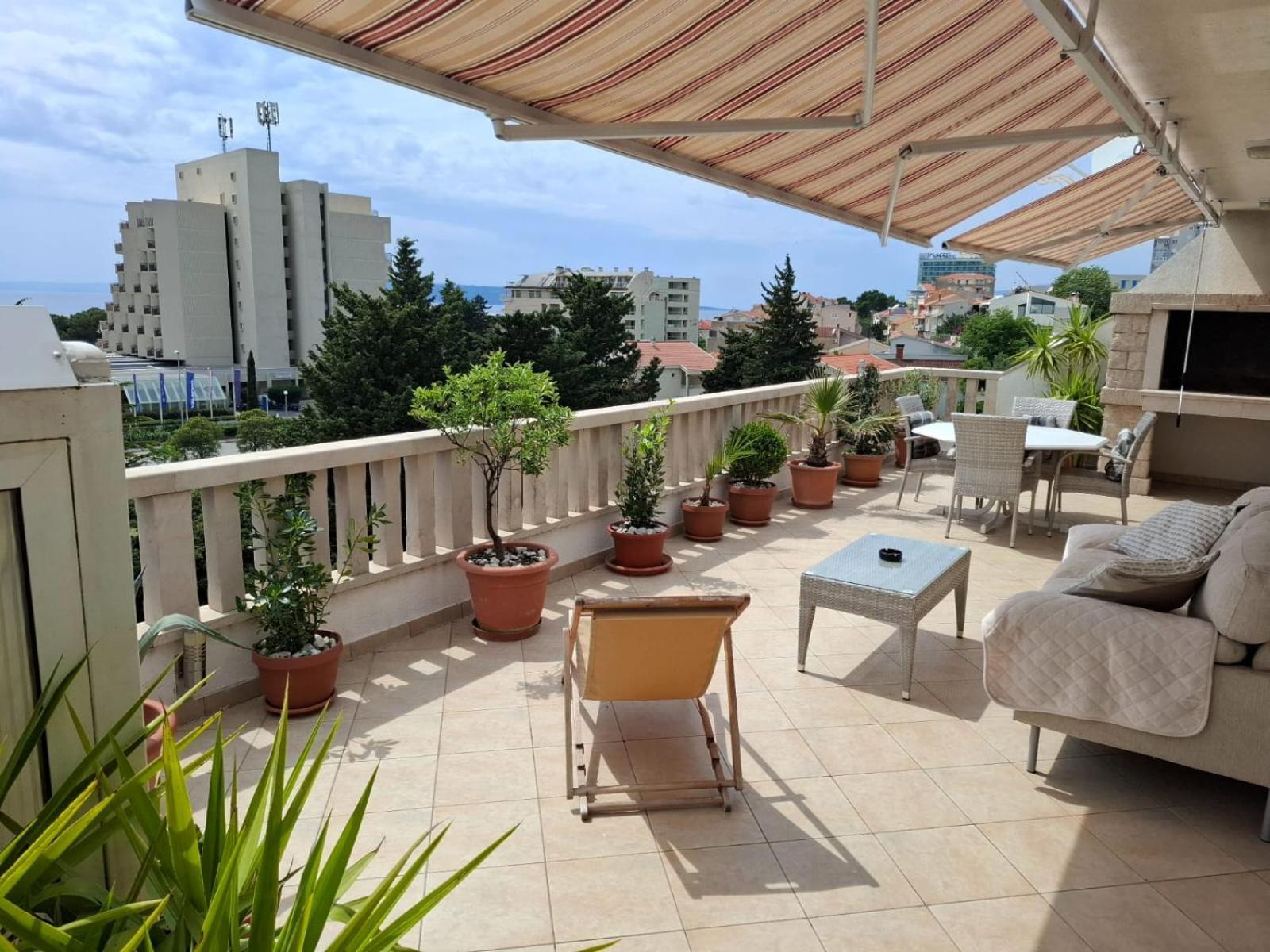Happy Basset Terrace Apartment Makarska Exterior photo