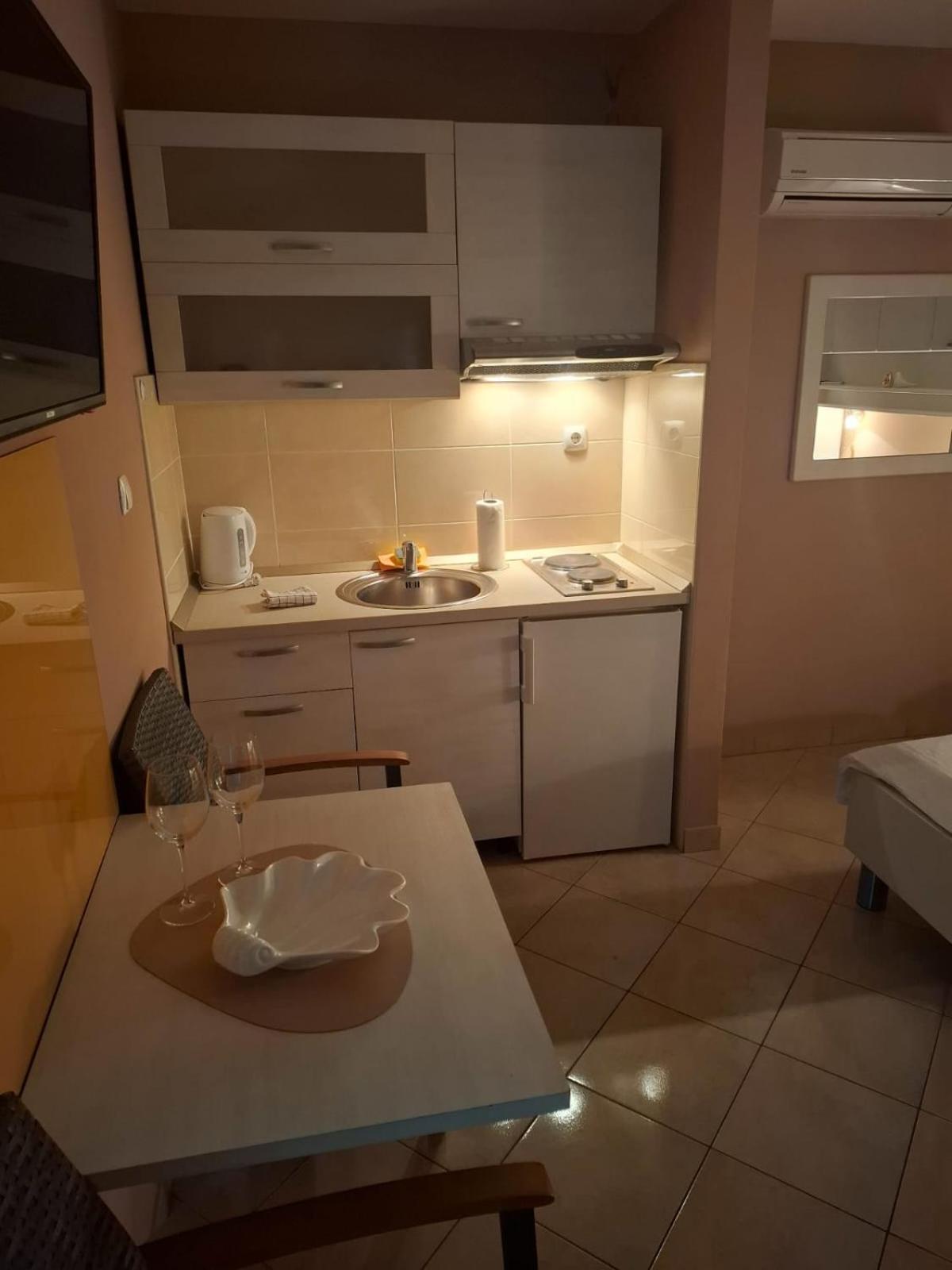 Happy Basset Terrace Apartment Makarska Exterior photo